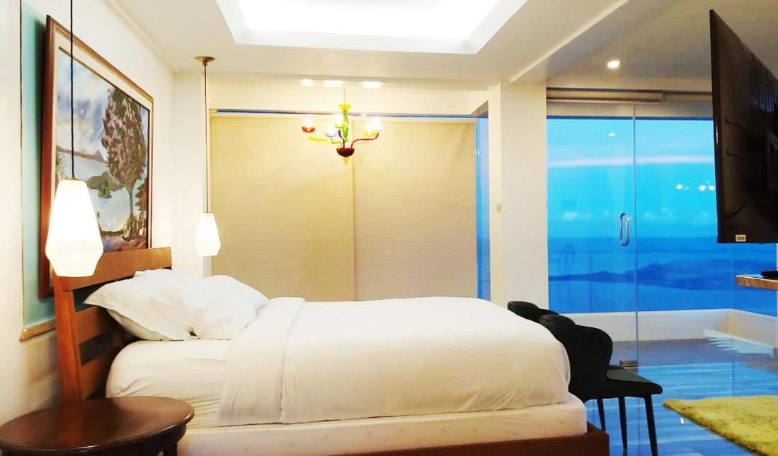 Bed and Breakfast The Carmelence View Tagaytay City Esterno foto