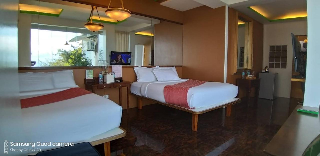 Bed and Breakfast The Carmelence View Tagaytay City Esterno foto
