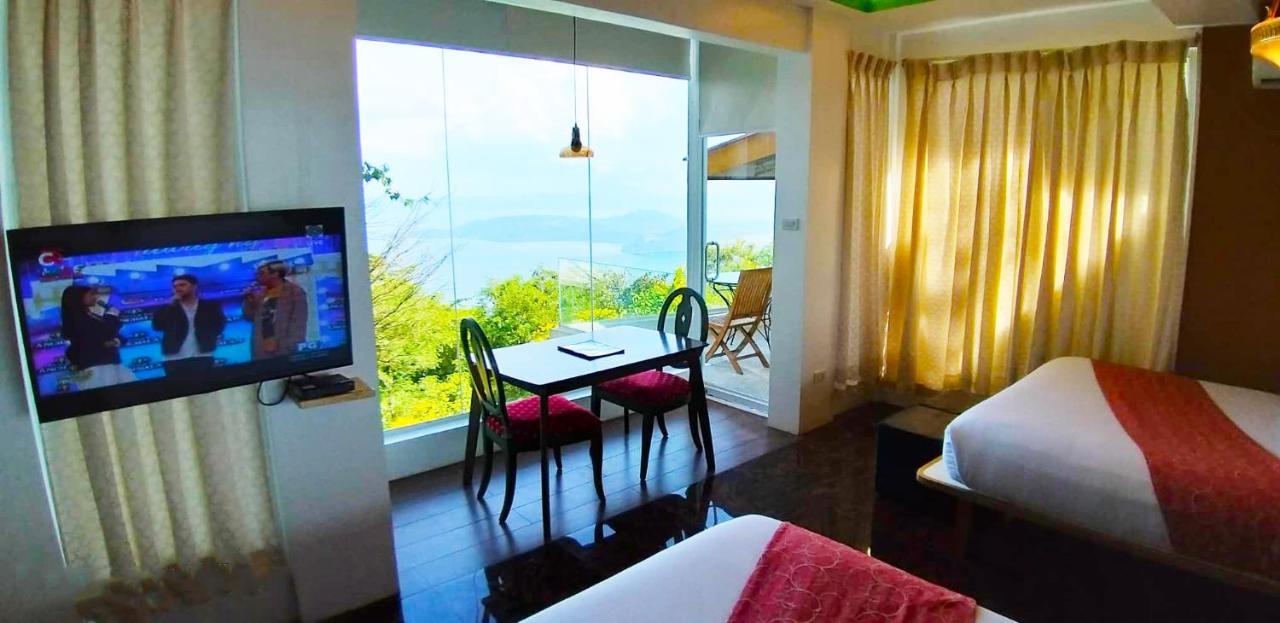 Bed and Breakfast The Carmelence View Tagaytay City Esterno foto