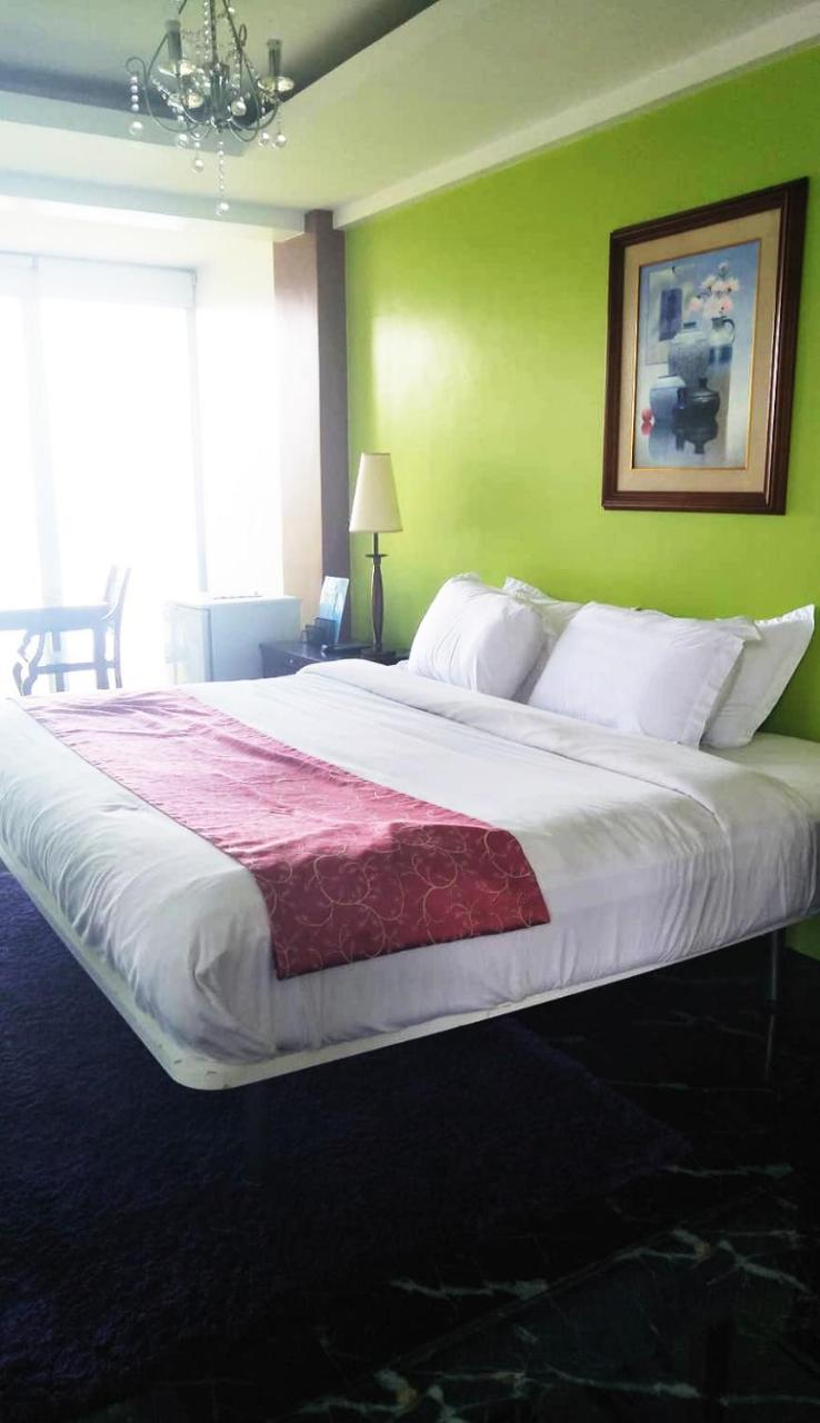 Bed and Breakfast The Carmelence View Tagaytay City Esterno foto