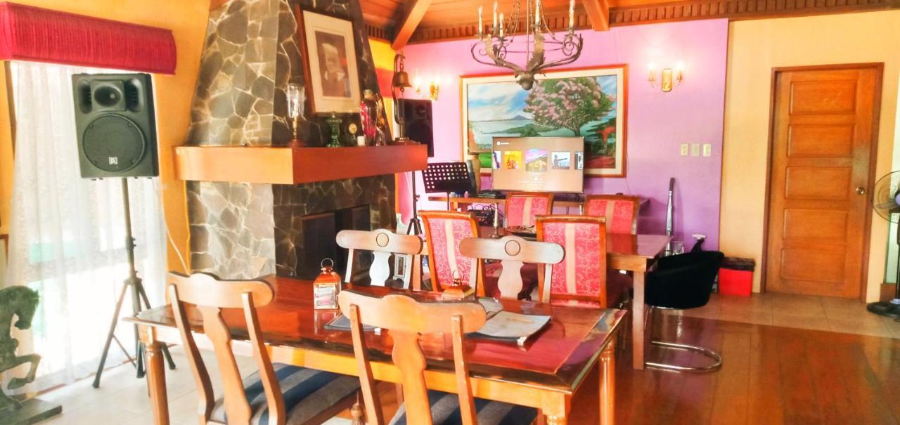 Bed and Breakfast The Carmelence View Tagaytay City Esterno foto